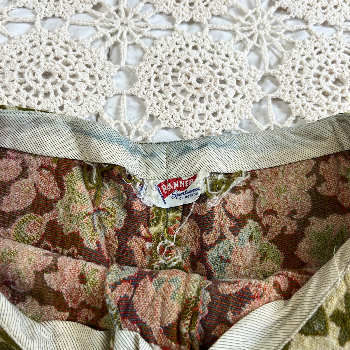 60s Tapestry Floral Carpet Bell Bottom Pants 30x26.5