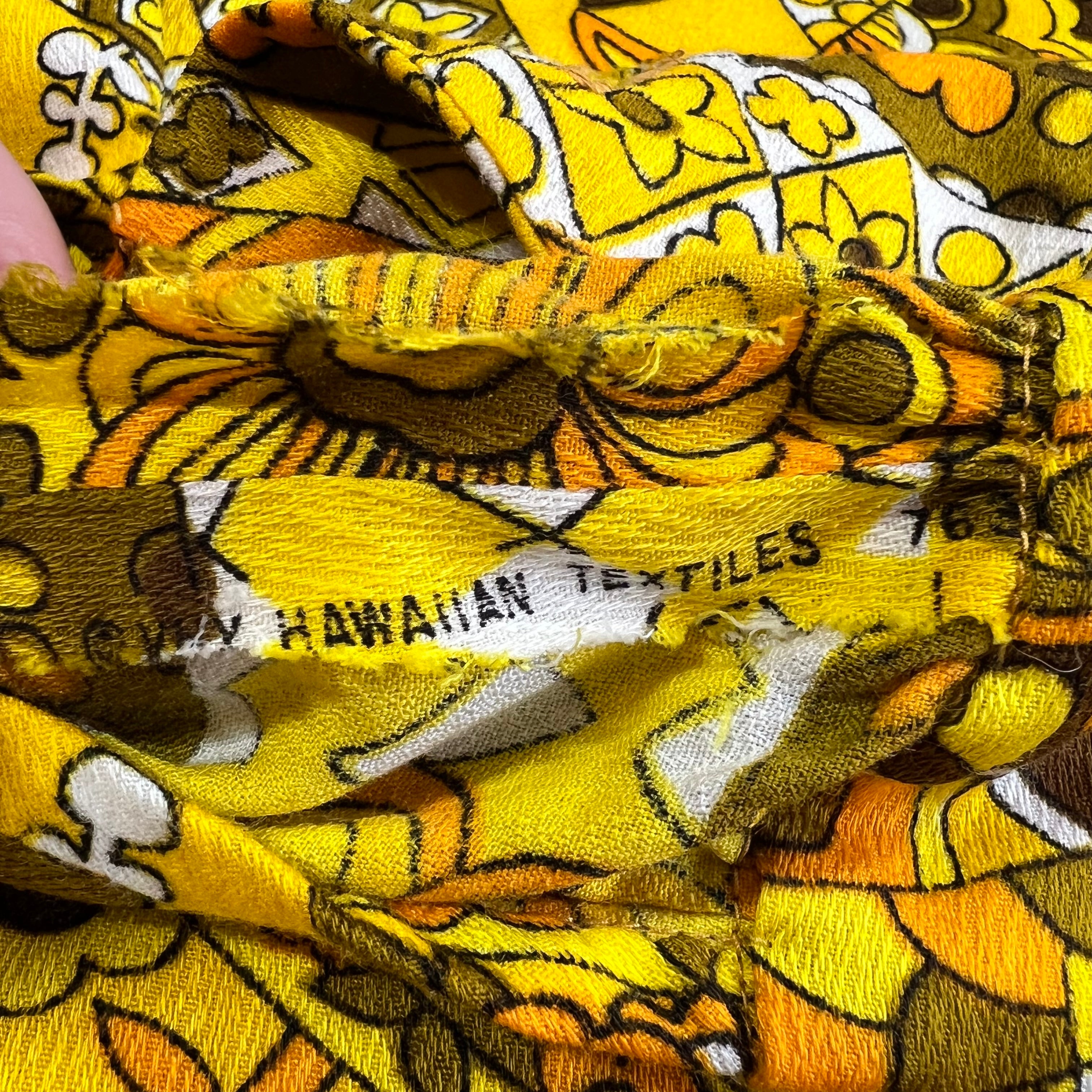 60s Hawaiian Textiles Barkcloth Dagger Collar Blouse M