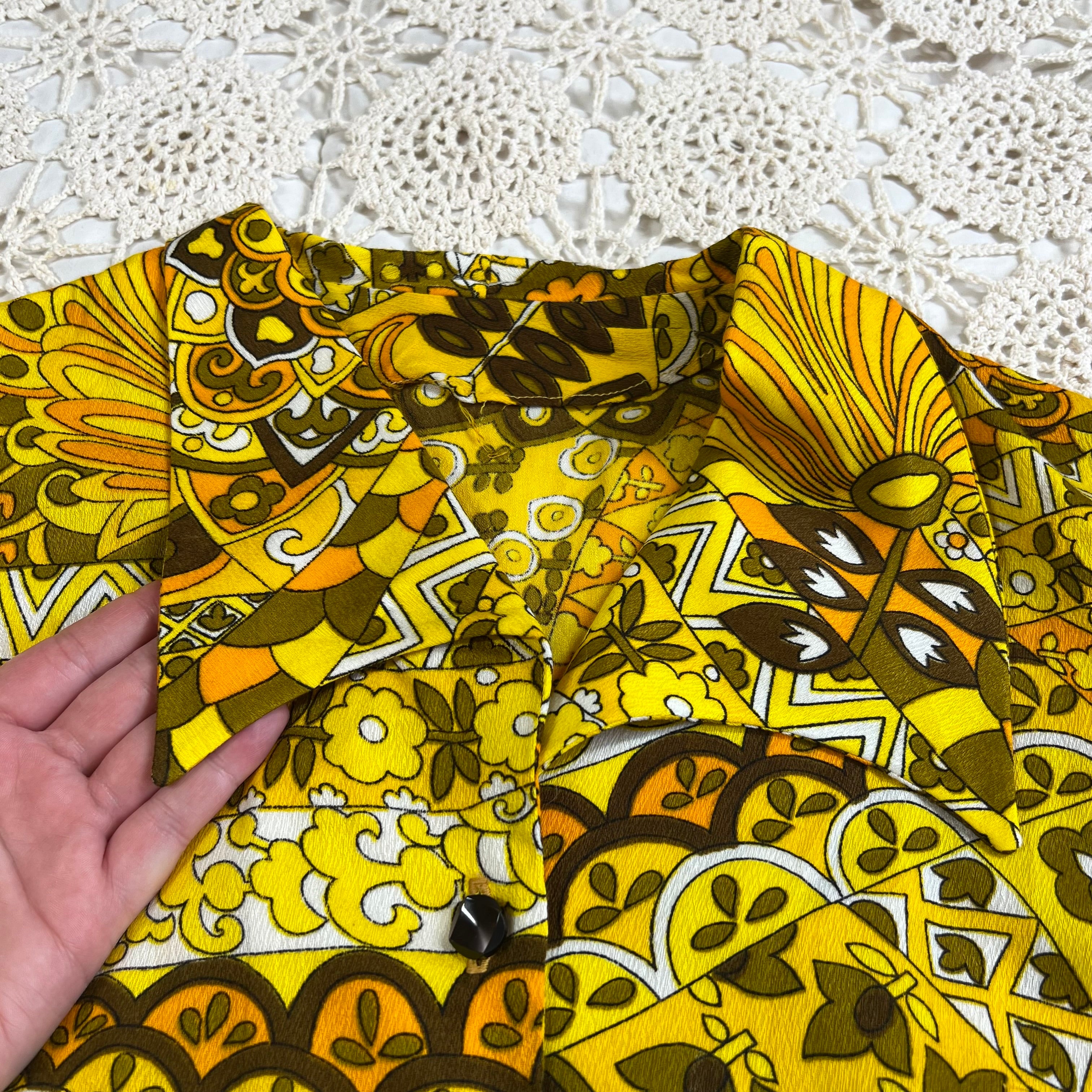 60s Hawaiian Textiles Barkcloth Dagger Collar Blouse M